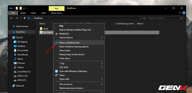 Khi đó tập tin sẽ được tự động di chuyển đến thư mục OneDrive và Windows sẽ đồng bộ nó lên tài khoản Microsoft của bạn. Bây giờ để bắt đầu chia sẻ, hãy nhấn phải chuột vào tập tin và chọn "Share a OneDrive link". Khi đó tập tin sẽ được tự động di chuyển đến thư mục OneDrive và Windows sẽ đồng bộ nó lên tài khoản Microsoft của bạn. Bây giờ để bắt đầu chia sẻ, hãy nhấn phải chuột vào tập tin và chọn