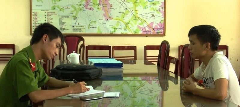 Đối tượng Đào Xuân Hòa tại cơ quan công an. 