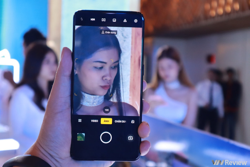 Mặc định Oppo Reno có thể zoom lai 10X