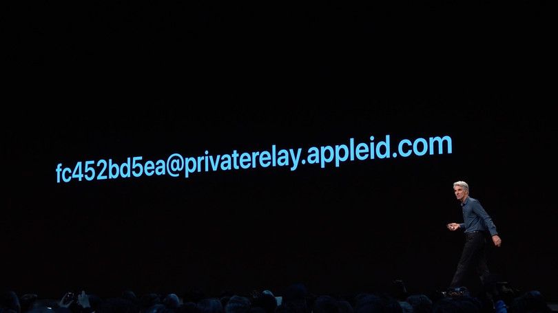 Kể từ iOS 13, người dùng Apple sẽ có thể chọn Sign in with Apple (đăng nhập với Apple) khi truy nhập vào những dịch vụ lạ. Trước đó, người dùng thường có 3 lựa chọn phổ biến là đăng ký thành viên mới, đăng nhập với Facebook và đăng nhập với Google. Kể từ iOS 13, người dùng Apple sẽ có thể chọn Sign in with Apple (đăng nhập với Apple) khi truy nhập vào những dịch vụ lạ. Trước đó, người dùng thường có 3 lựa chọn phổ biến là đăng ký thành viên mới, đăng nhập với Facebook và đăng nhập với Google.