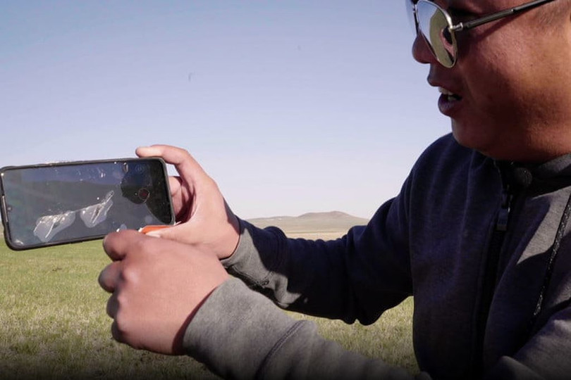 Nó chỉ nứt màn hình và bộ khung vẫn được giữ nguyên. Ảnh: Digital Trends.