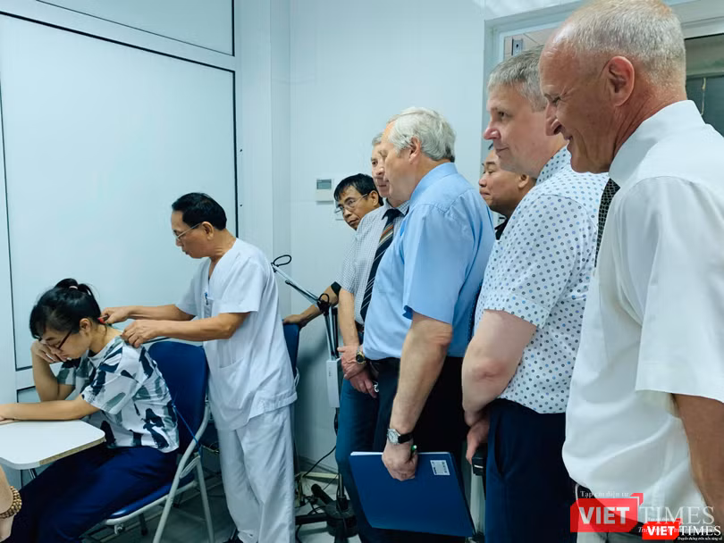 Các nhà khoa học Nga thăm Khoa YHCT của Trường Đại học Y Hà Nội 