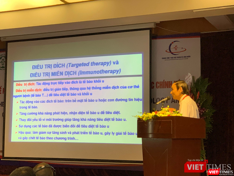 GS.TS. Mai Trọng Khoa - Trưởng đơn vị Gen – Tế bào gốc, Bệnh viện Bạch Mai) trình bày kết quả “Điều trị đích và điều trị miễn dịch trong ung thư”; 