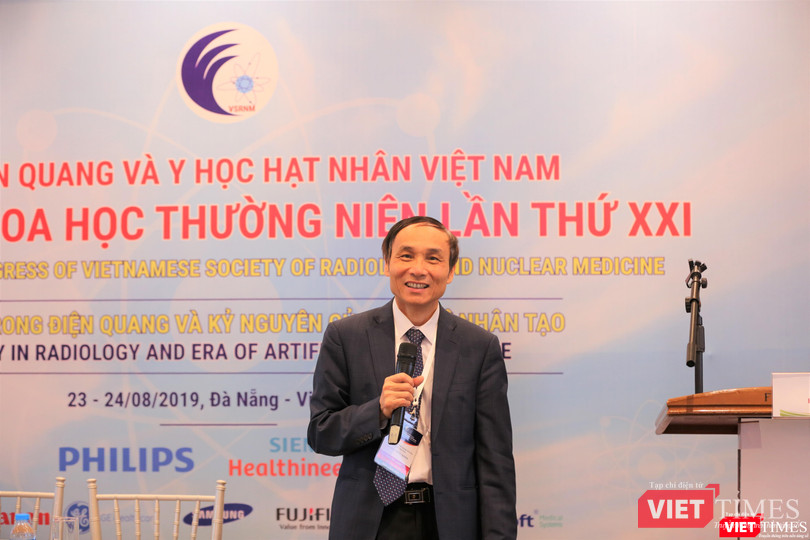 GS.TS. Mai Trọng Khoa – Phó Chủ tịch Hội Điện quang và Y học hạt nhân Việt Nam - trình bày các kết quả trong điều trị ung thư bằng y học hạt nhân GS.TS. Mai Trọng Khoa – Phó Chủ tịch Hội Điện quang và Y học hạt nhân Việt Nam - trình bày các kết quả trong điều trị ung thư bằng y học hạt nhân