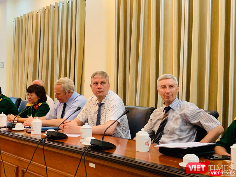 Các nhà khoa học Nga lắng nghe trao đổi về YHCT của Trường Đại học Y Hà Nội Các nhà khoa học Nga