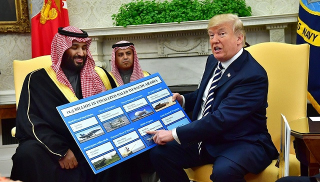 Quan hệ giữa ông Trump và Thái tử kế vị Ả rập Xê-út được quyết định bởi hợp đồng bán vũ khí trị giá tới 110 tỷ USD. Quan hệ giữa ông Trump và Thái tử kế vị Ả rập Xê-út được quyết định bởi hợp đồng bán vũ khí trị giá tới 110 tỷ USD.