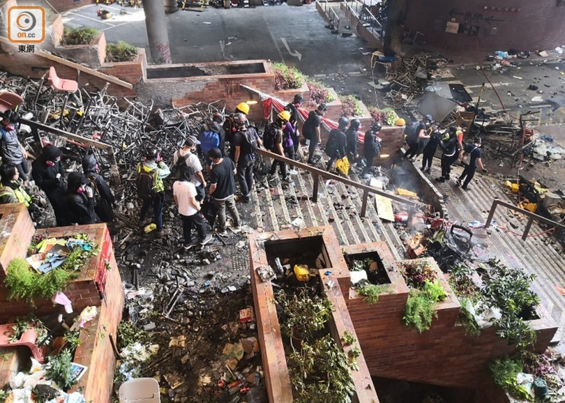 Khuôn viên các trường đại học đã trở thành căn cứ cố thủ của những người biểu tình.