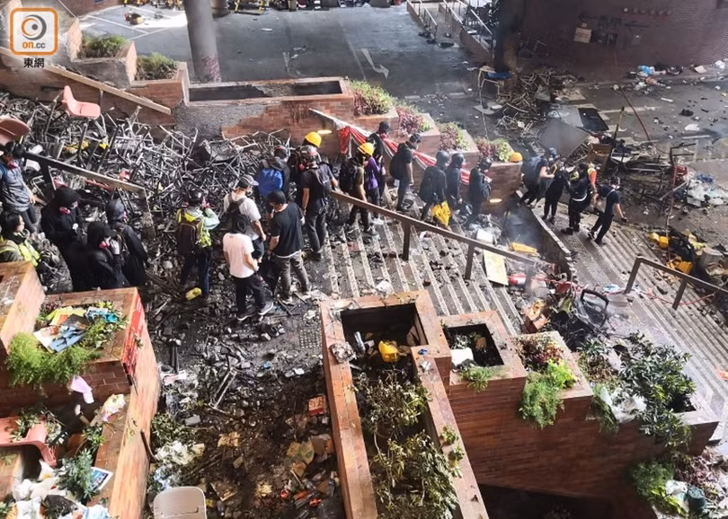 Khuôn viên các trường đại học đã trở thành căn cứ cố thủ của những người biểu tình.