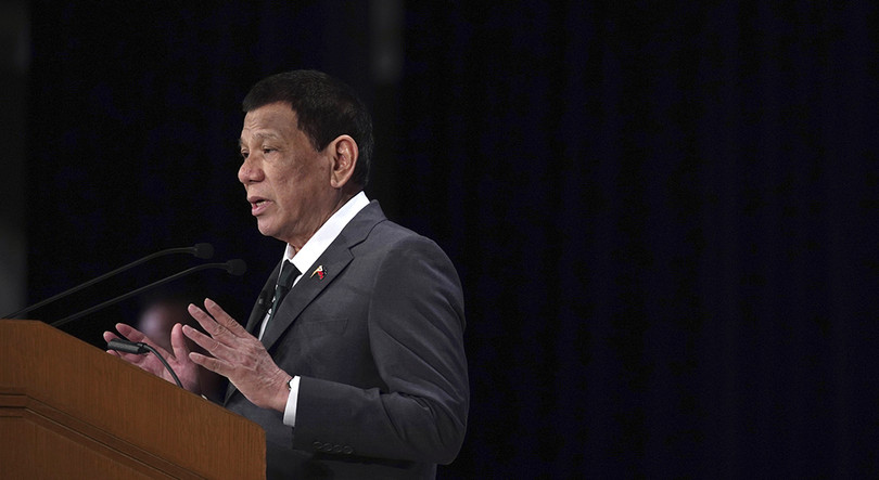 Tại Hội nghị cấp cao ASEAN ngày 3/11, ông Duterte đã nói yêu cầu Trung Quốc "cần phải giảm bớt các hoạt động quân sự ở Biển Đông”.