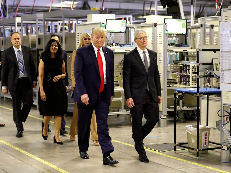 Ông Trump thăm nhà máy của Công ty Apple hôm 20/11, phát biểu cho rằng Trung Quốc chưa nhượng bộ đến mức ông mong muốn.
