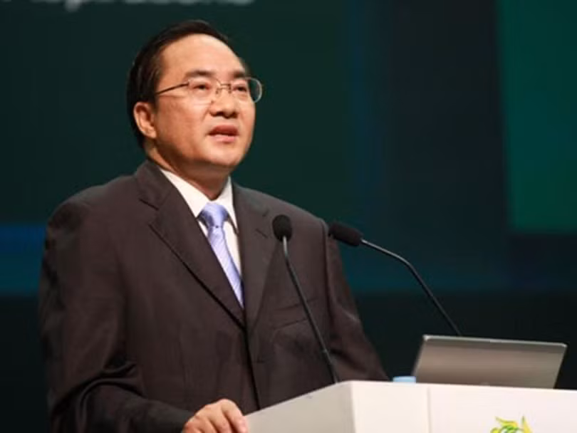 Dư Viễn Huy, Ủy viên thường vụ Khu ủy Quảng Tây, Bí thư thành ủy Nam Ninh hối lộ vợ chồng Lệnh Kế Hoạch - Cốc Lệ Bình để được thăng tiến.