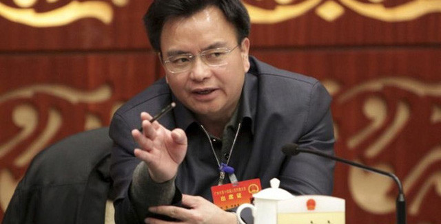 Vạn Khánh Lương khi đang là Bí thư thành ủy Quảng Châu. Vạn Khánh Lương khi đang là Bí thư thành ủy Quảng Châu.