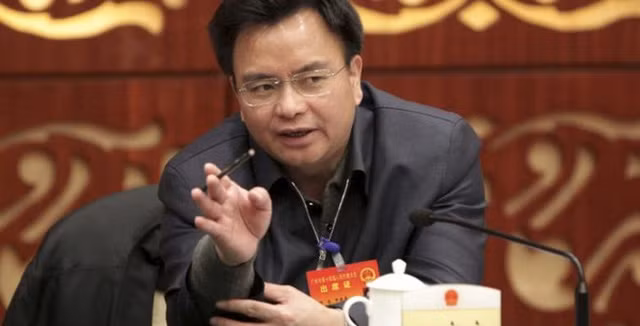 Vạn Khánh Lương khi đang là Bí thư thành ủy Quảng Châu. Vạn Khánh Lương khi đang là Bí thư thành ủy Quảng Châu.