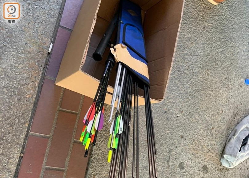 Cung tên bị cảnh sát tìm thấy trong trường Đại học Bách Khoa hôm 28/11.