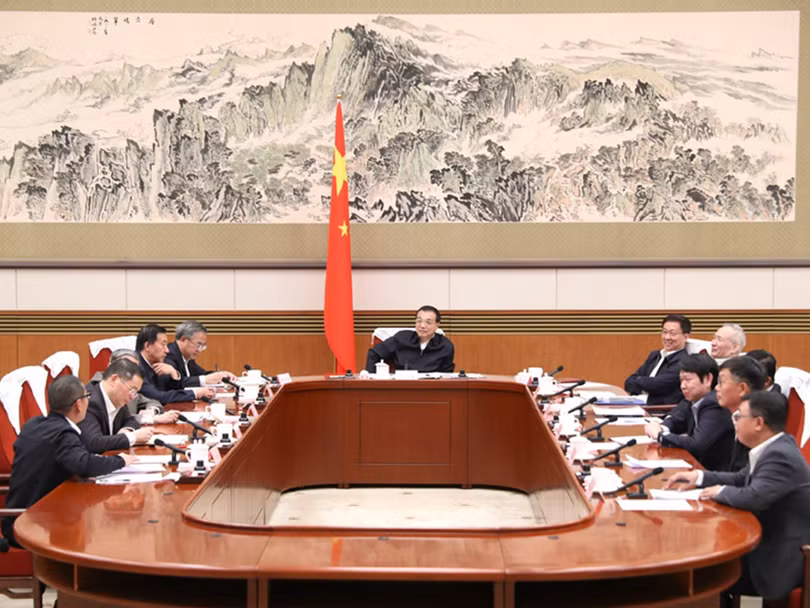 Ngày 12/11, Thủ tướng Lý Khắc Cường đã triệu tập 3 phó Thủ tướng cùng một số thành viên nội các để bàn về vấn đề kinh tế.