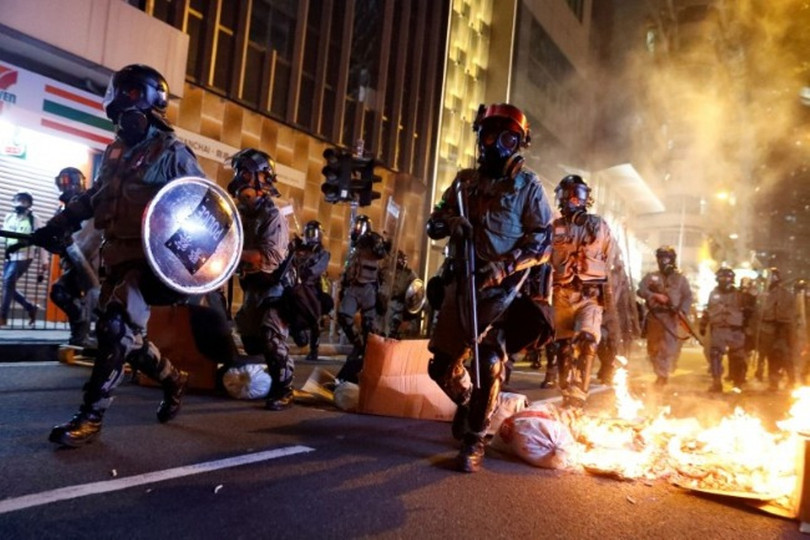 Xung đột dữ dội giữa cảnh sát với người biểu tình diễn ra từ ngày 18/11.