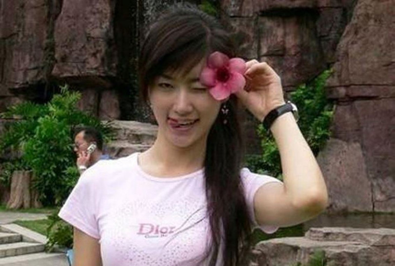 Triệu Hồng Hà, người tình dùng chung của nhiều quan chức ở Trùng Khánh. Triệu Hồng Hà, người tình dùng chung của nhiều quan chức ở Trùng Khánh.