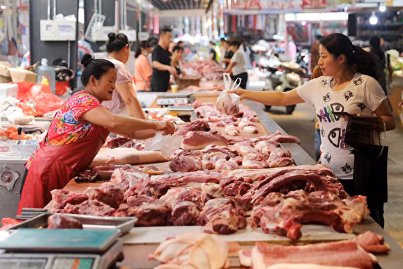 Giá thịt lợn trong tháng 10 tăng tới 101,3%, ảnh hưởng lớn đến chỉ số CPI. Giá thịt lợn trong tháng 10 tăng tới 101,3%, ảnh hưởng lớn đến chỉ số CPI.