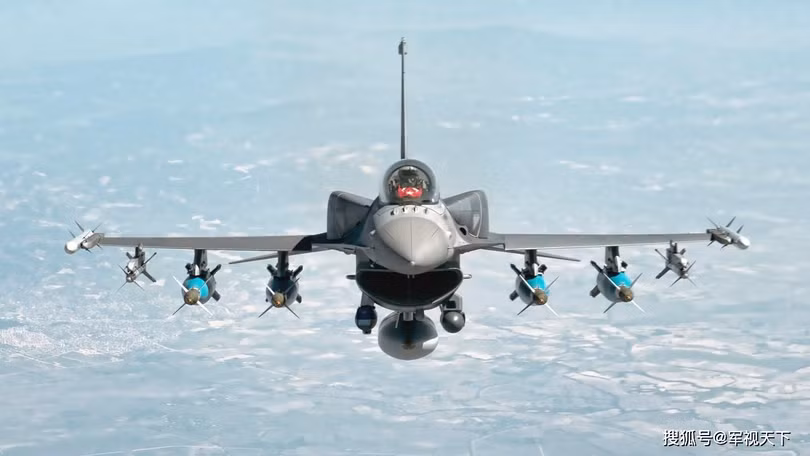 Máy bay F-16 của Mỹ hiện có trong biên chế của Không quân Thổ Nhĩ Kỳ. Máy bay F-16 của Mỹ hiện có trong biên chế của Không quân Thổ Nhĩ Kỳ.