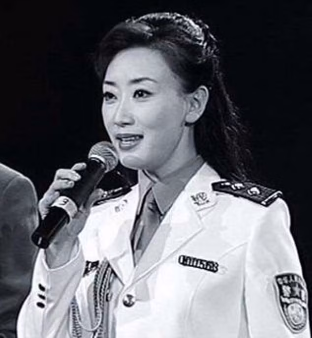 Vương Phi, người tình chung của hơn 40 quan chức. Vương Phi, người tình chung của hơn 40 quan chức.