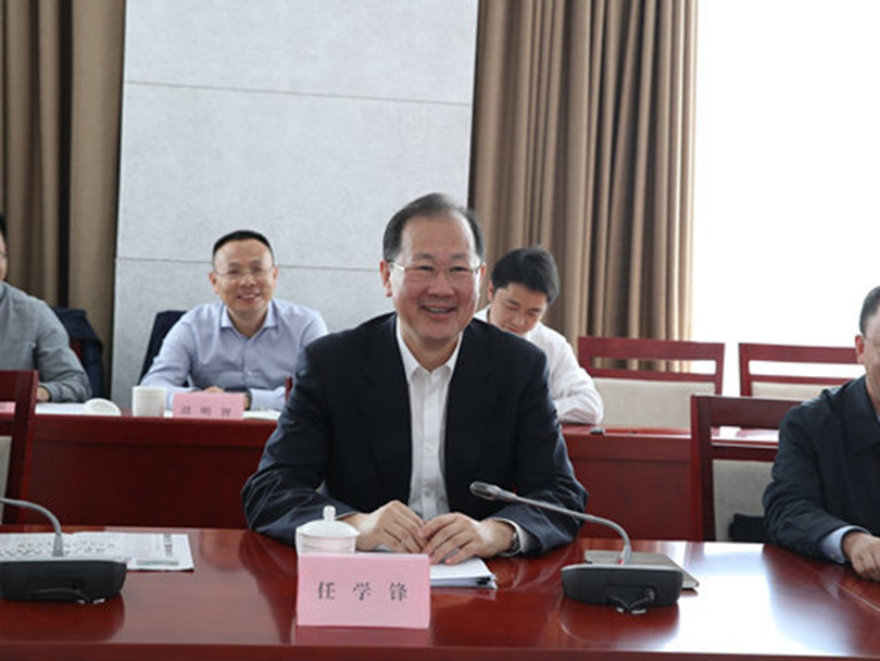 Ông Nhiệm Học Phong tại cuộc gặp làm việc với ông Lưu Vĩnh Phúc, Phó trưởng ban lãnh đạo công tác xóa đói giảm nghèo và phát triển của Quốc Vụ viện tại Bắc Kinh hôm 8/10/2019.