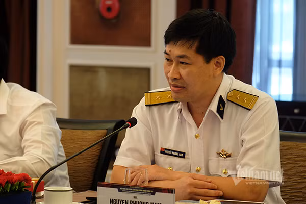 Đại diện Tổng công ty Tân Cảng Sài Gòn cho biết đơn vị này đang vận hành hệ thống cảng điện tử, 5 năm tới sẽ xây cảng tự động hóa và hướng tới cảng thông minh. Ảnh: Trọng Đạt