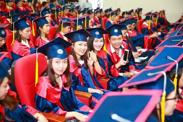 Báo chí cần tận dụng nguồn lực rảnh rỗi là các sinh viên tốt nghiệp đại học, thay vì để Grab làm điều đó. 