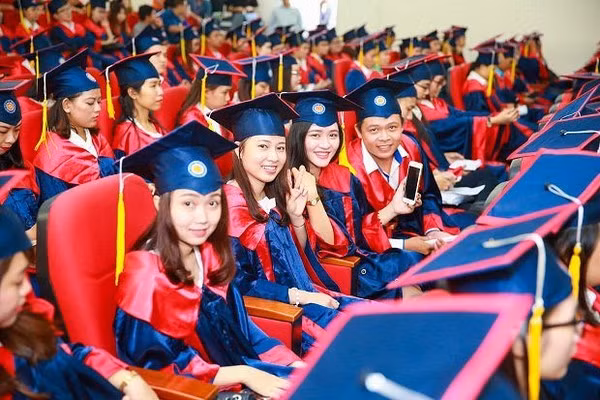 Báo chí cần tận dụng nguồn lực rảnh rỗi là các sinh viên tốt nghiệp đại học, thay vì để Grab làm điều đó. 