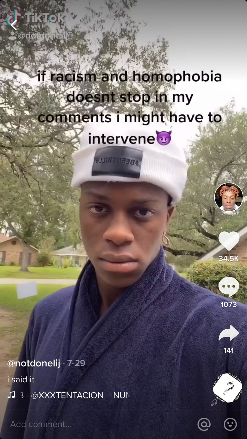 Chris nhiều lần đăng tải những thông điệp kêu gọi fan không hành động quá khích. Tuy nhiên, nhiều TikToker khác cho rằng anh vẫn phải chịu trách nhiệm về hành động của fan. Ảnh: New York Times.