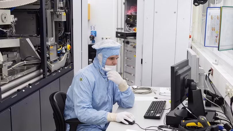 Công nghệ Mỹ vẫn đang thống trị trong các khâu quan trọng nhất của quá trình thiết kế, sản xuất chip. Ảnh: Nikkei. Công nghệ Mỹ vẫn đang thống trị trong các khâu quan trọng nhất của quá trình thiết kế, sản xuất chip. Ảnh: Nikkei.