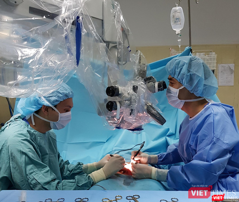 Các bác sĩ Khoa Nam học, Bệnh viện Đại học Y Hà Nội phẫu thuật cho một "quý ông" Các bác sĩ Khoa Nam học, Bệnh viện Đại học Y Hà Nội phẫu thuật cho một