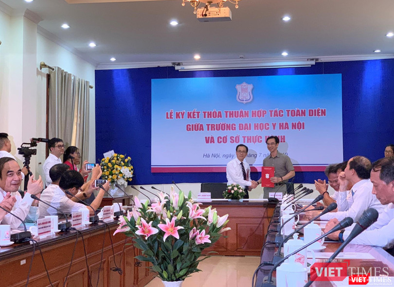 Ký kết hợp tác toàn diện với Bệnh viện Tim Hà Nội Ký kết hợp tác toàn diện với Bệnh viện Tim Hà Nội