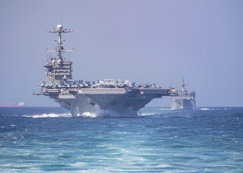 Tàu sân bay USS Harry S. Truman CVN-75 và tàu hộ tống. (Ảnh: Đông Phương) Tàu sân bay USS Harry S. Truman CVN-75 và tàu hộ tống. (Ảnh: Đông Phương)