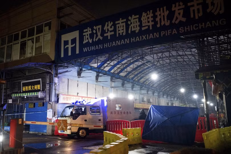 Chợ hải sản Hoa Nam ở Vũ Hán, nơi được cho là khởi nguồn bệnh viêm phổi do nhiễm coronavirus mới (Ảnh: AFP) Chợ hải sản Hoa Nam ở Vũ Hán, nơi được cho là khởi nguồn bệnh viêm phổi do nhiễm coronavirus mới (Ảnh: AFP)