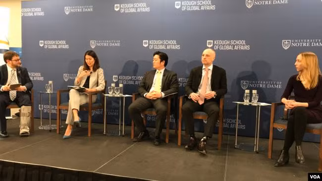 Một số đại biểu tham dự cuộc hội thảo hôm 16/1 (Ảnh: VOA)