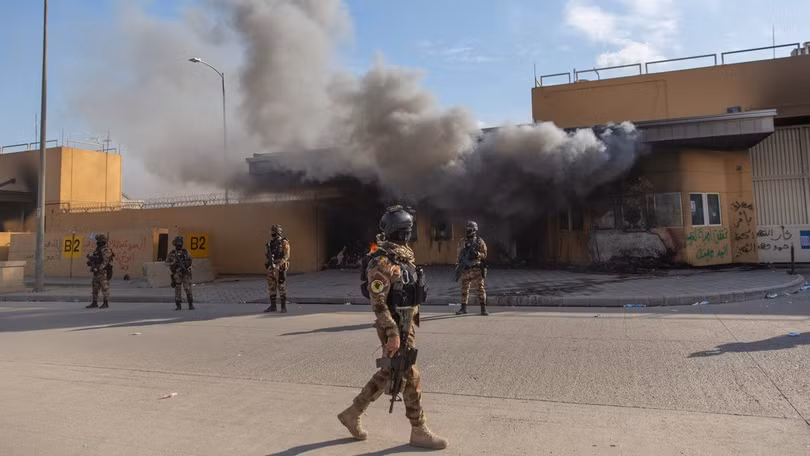 Sứ quán Mỹ ở Baghdad bị tấn công hôm 2/1 (Ảnh: Đa Chiều).