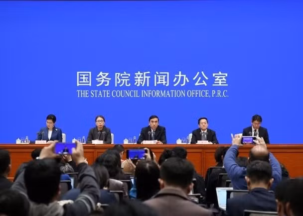 Ủy ban Y tế và Sức khỏe Trung Quốc họp báo về tình hình dịch bệnh viêm phổi do virus corona (Ảnh: Tân Hoa xã) Ủy ban Y tế và Sức khỏe Trung Quốc họp báo về tình hình dịch bệnh viêm phổi do virus corona (Ảnh: Tân Hoa xã)