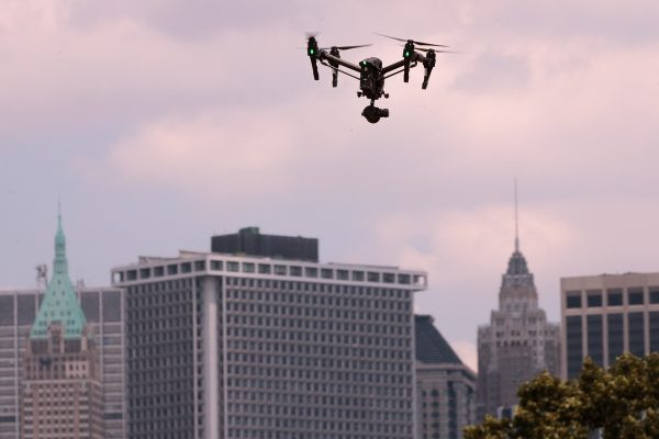 Phía Mỹ lo ngại máy bay không người lái Trung Quốc có cửa hậu chuyển dữ liệu tình báo cho các tin tặc Trung Quốc (Ảnh: Getty)