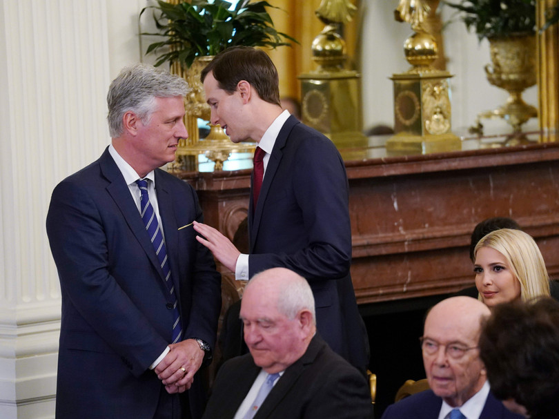 Hai vợ chồng Ivanka Trump đều tham dự buổi lễ ký kết hiệp định (Ảnh: Reuters)