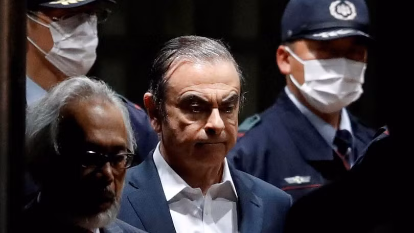 Carlos Ghosn bị bắt tại sân bay Tokyo ngày 19/11/2018 rồi được ký quỹ bảo lãnh tại ngoại chờ xét xử. (Ảnh: Đa Chiều).