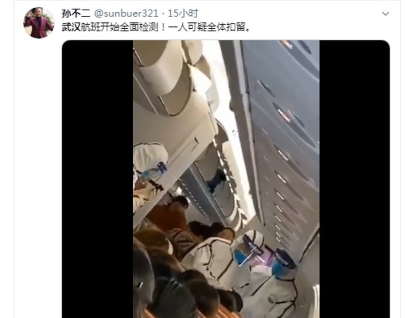 Nhân viên y tế kiểm tra thân nhiệt tất cả hành khách đi trên chuyến bay từ Vũ Hán tới Hồng Kông (Ảnh: Đa Chiều)