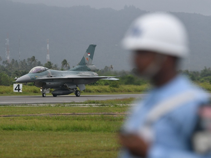 Một chiếc F-16 trên đảo Natuna ngày 7/1 (Ảnh: Reuters).