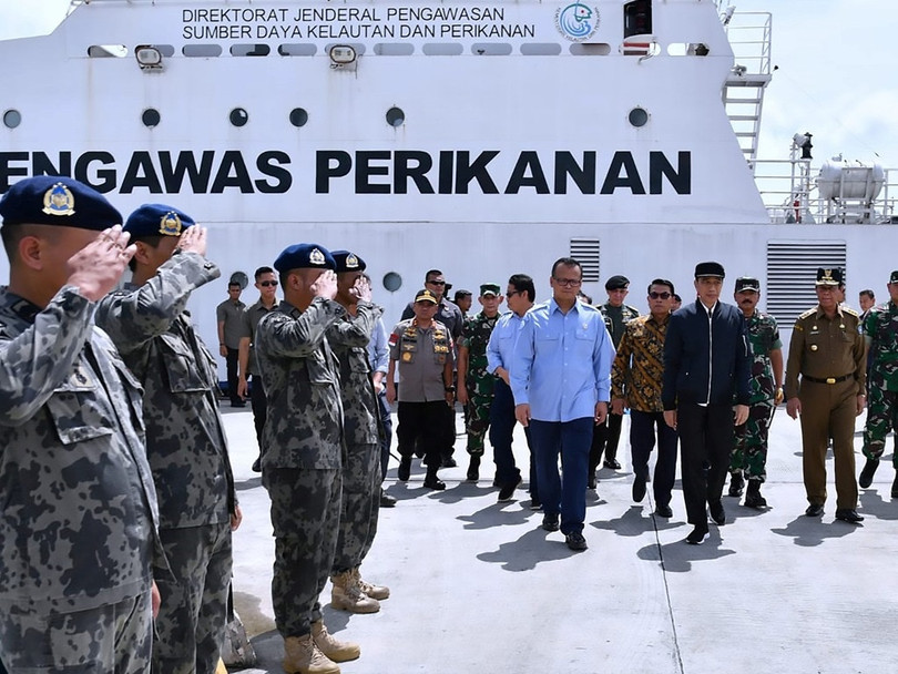 Ngày 8/1, Tổng thống Widodo đến thị sát vùng biển Natuna, khẳng định chủ quyền của Indonesia đối với vùng biển này (Ảnh: AFP)
