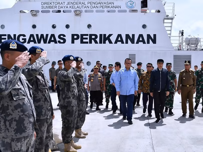 Ngày 8/1, Tổng thống Widodo đến thị sát vùng biển Natuna, khẳng định chủ quyền của Indonesia đối với vùng biển này (Ảnh: AFP)