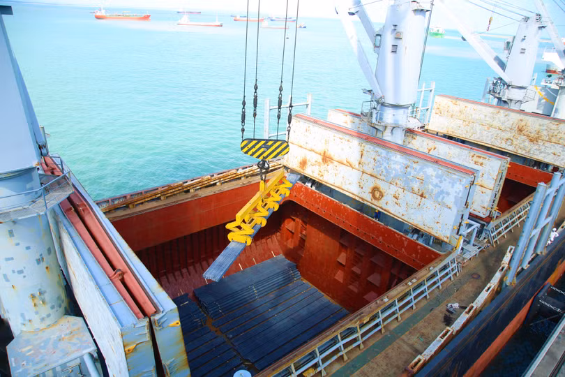 Xuất khẩu phôi thép tại Khu liên hợp Gang thép Hòa Phát Dung Quất (Nguồn: HPG)