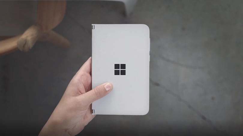 Bên ngoài chiếc Surface Duo. Ảnh: Android Authority Bên ngoài chiếc Surface Duo. Ảnh: Android Authority