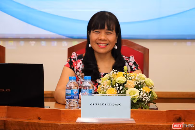 GS.TS. Lê Thị Hương trong buổi tọa đàm về các biện pháp điều trị ung thư do Trường Đại học Y Hà Nội phối hợp với VietTimes tổ chức