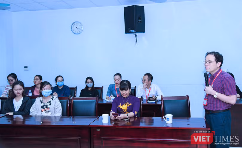 GS. Tạ Thành Văn đã gặp gỡ động viên và đánh giá cao tinh thần trách nhiệm và ý thức vì cộng đồng của sịnh viên Trường Đại học Y Hà Nội khi tham gia công tác phòng, chống dịch COVID-19 GS. Tạ Thành Văn đã gặp gỡ động viên và đánh giá cao tinh thần trách nhiệm và ý thức vì cộng đồng của sịnh viên Trường Đại học Y Hà Nội khi tham gia công tác phòng, chống dịch COVID-19