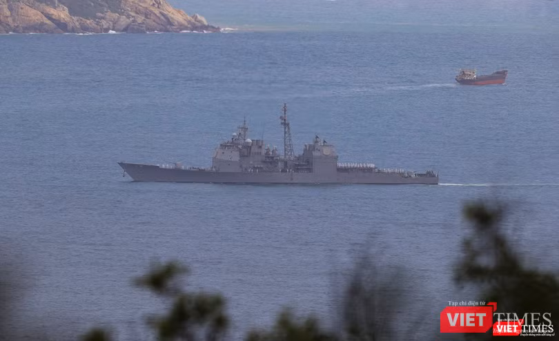 Cận cảnh tàu hộ vệ USS Bunker Hill.