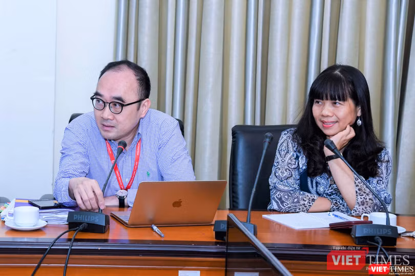 Các thành viên Ban Chỉ đạo báo cáo tình hình thực hiện nhiệm vụ phòng, chống dịch